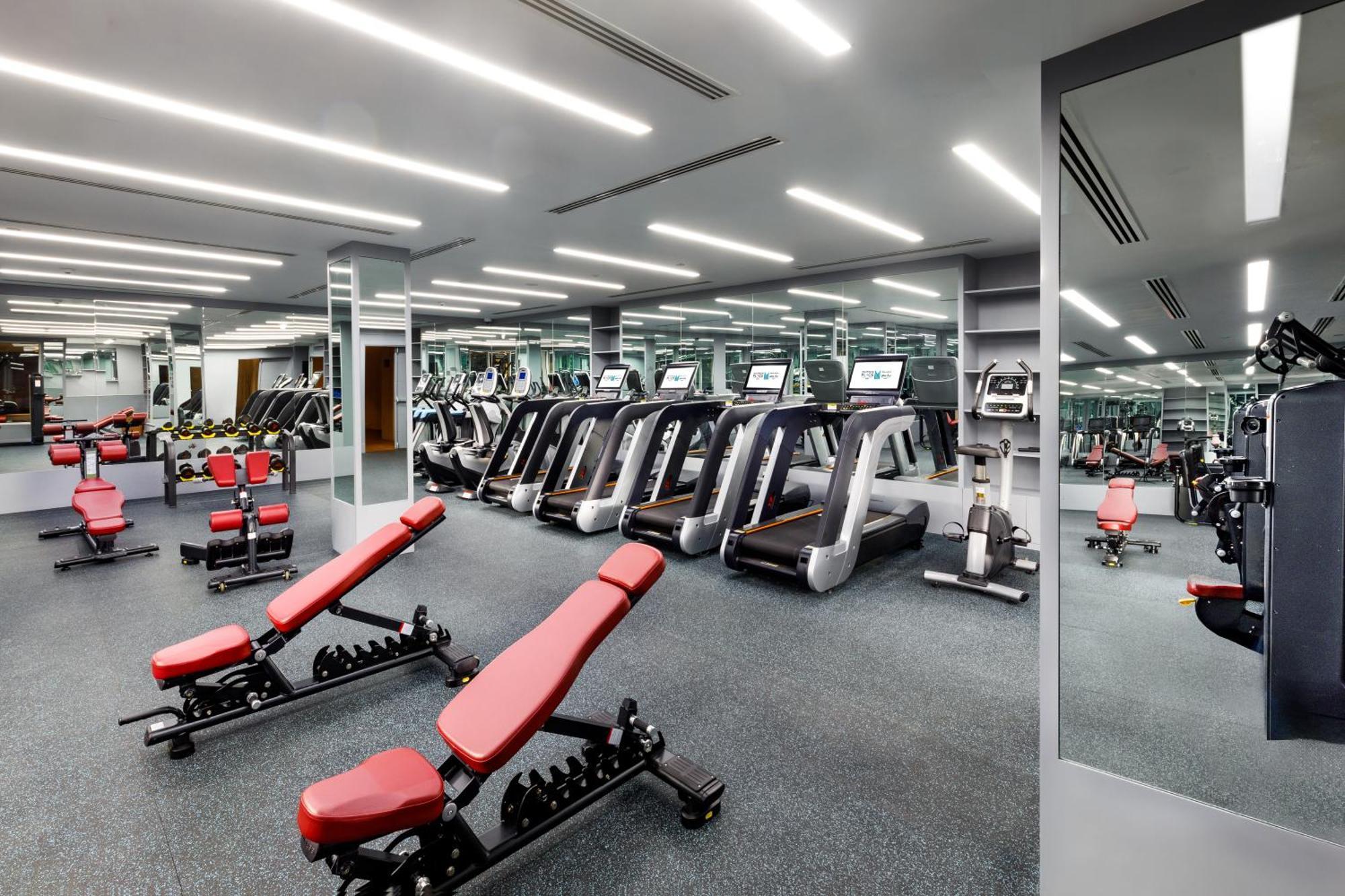 Millennium Place 도하 외부 사진 The gym at The Dorchester