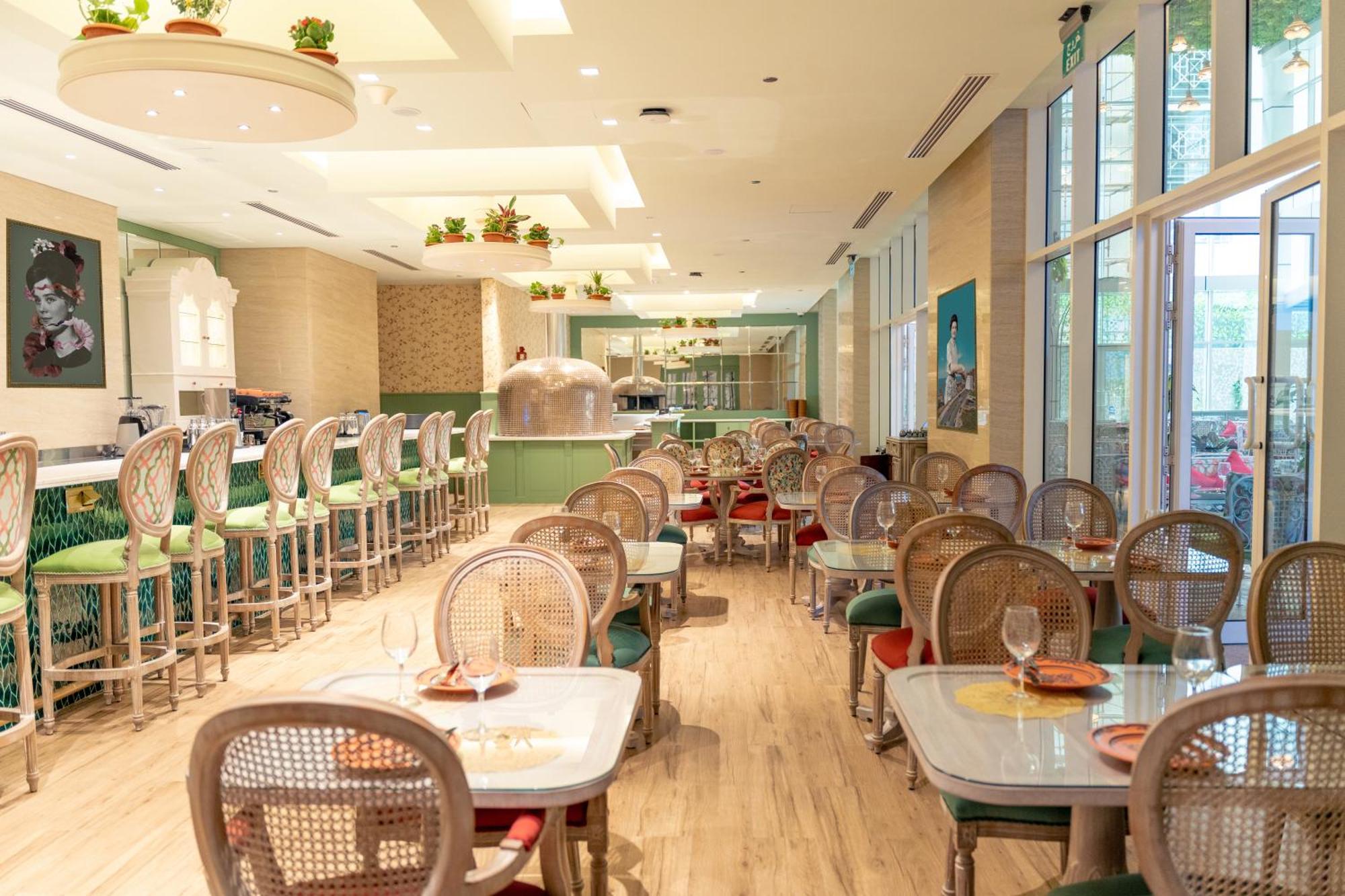 Millennium Place 도하 외부 사진 The interior of the restaurant